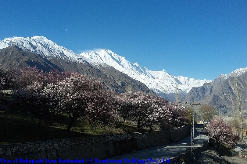 T11_View of Rakaposhi from Karimabad.jpg wird geladen