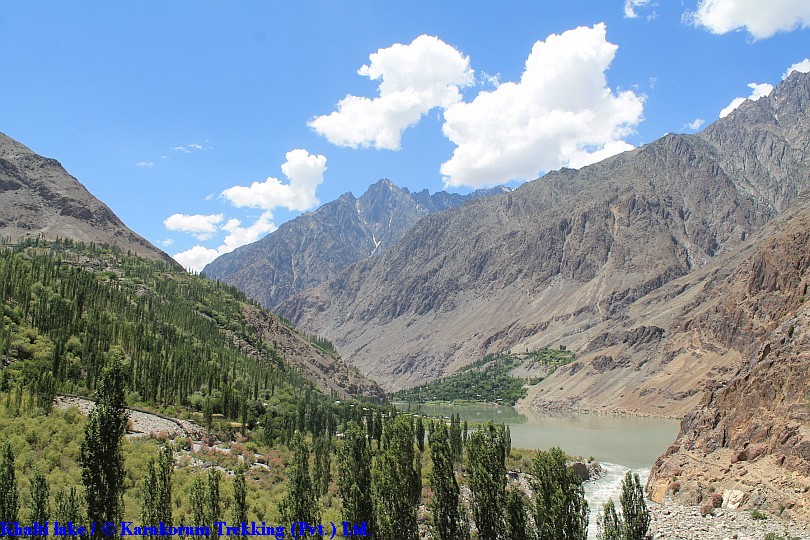 T4_Khalti lake.jpg wird geladen