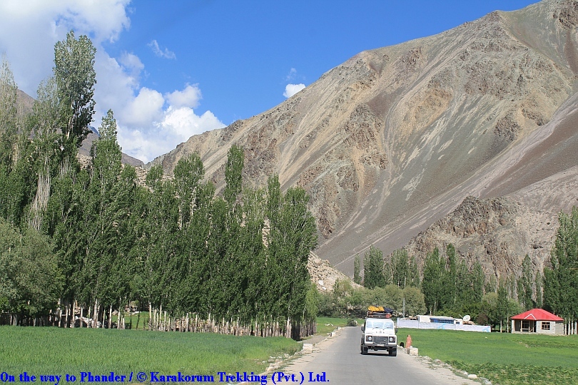 T4_On the way to Phander.jpg wird geladen