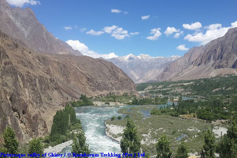 T4_Picturesque valley of Ghizer.jpg wird geladen