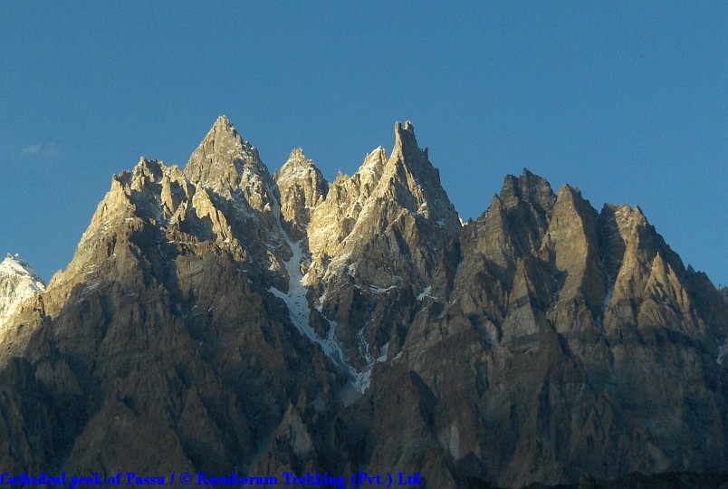 T6_Cathedral peak of Passu.jpg wird geladen