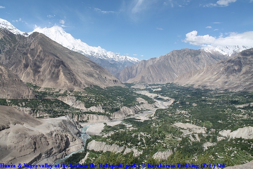 T6_Hunza_and_Nager valley at the horizon the Rakaposhi peak.jpg wird geladen