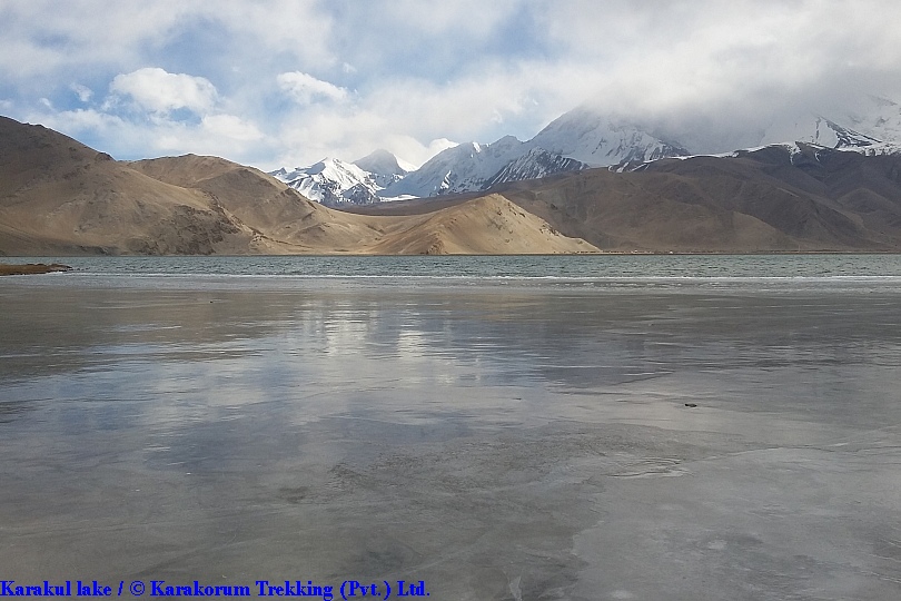 T6_Karakul lake.jpg wird geladen