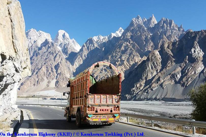 T6_On the Karakorum Highway (KKH).jpg wird geladen