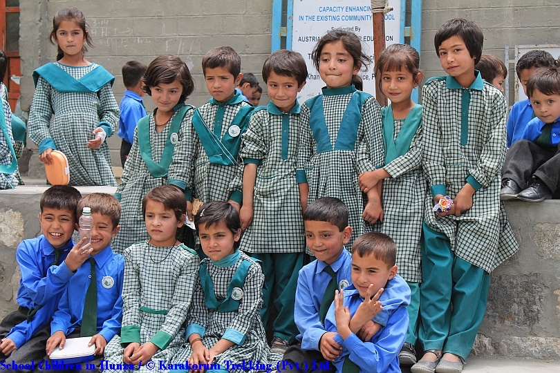 T6_School Children in Hunza.jpg wird geladen