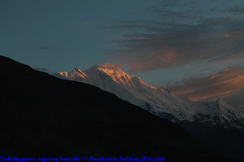 T7_Rakaposhi shines resplendent in the evening sun.jpg wird geladen