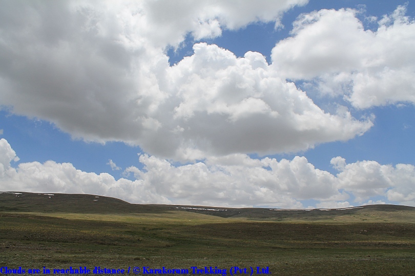 T8_Clouds are in reachable distance.jpg wird geladen