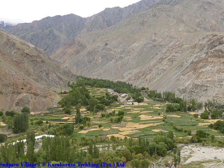 T8_Sadpara Village.jpg wird geladen