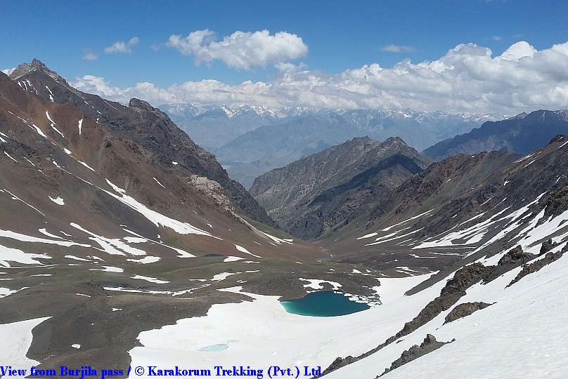 T8_View from Burjila pass.jpg wird geladen